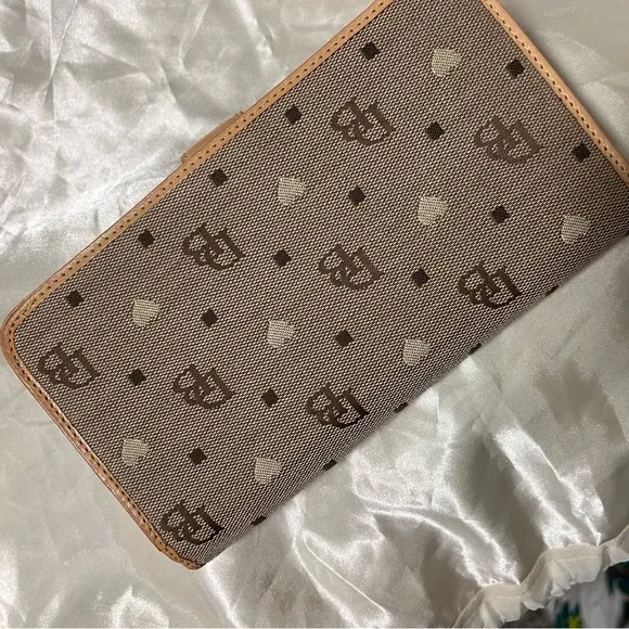Dooney & Bourke large wallet. Brand new, never used. - Picture 2 of 5